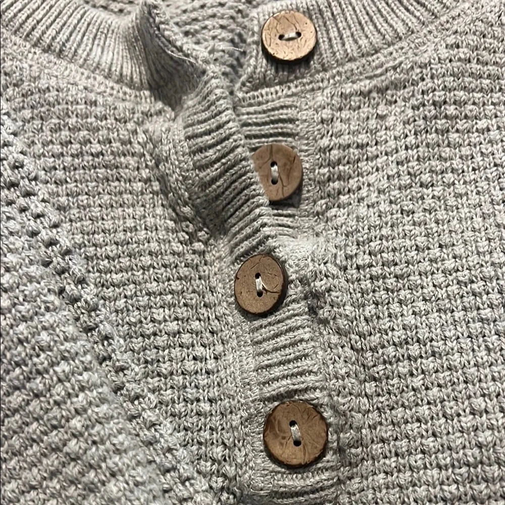 Elegant Gray Knit Sweater and Pants Set - Picture 3 of 5